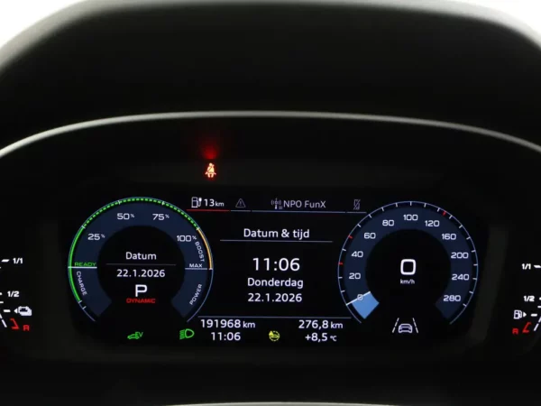 Photo 11 of 28 of WAUZZZF3XR1006511 Audi Q3 45 TFSI e edition