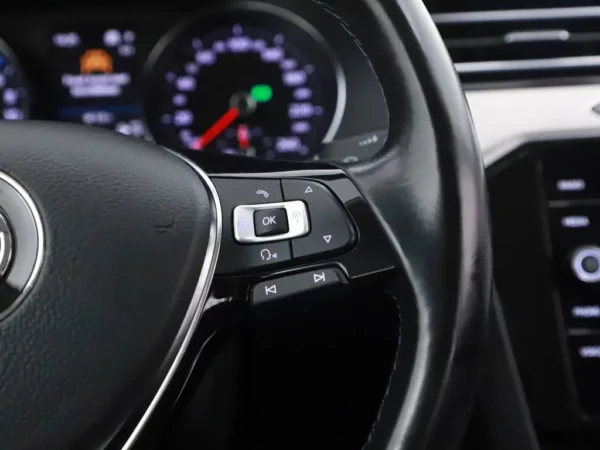 Photo 11 of 30 of WVWZZZ3CZJE189716 Volkswagen Passat Variant 1.4 TSI GTE (5-drs