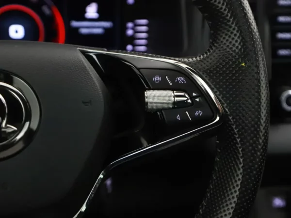 Photo 11 of 34 of TMBJR7NU6M5017005 Skoda Karoq 1.5 TSI ACT Sportline Business LED