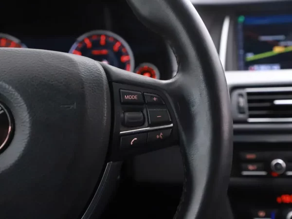 Photo 11 of 34 of WBA5G11040GC99540 BMW 5 Serie Touring 520i Aut. High Executive LED