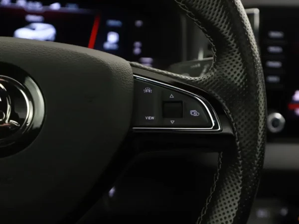 Photo 11 of 37 of TMBJR7NU0L5044196 Skoda Karoq 1.5 TSI AUT .Sportline Business LED