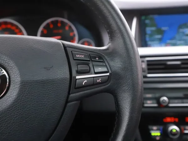 Photo 11 of 37 of WBA5G11060D177843 BMW 5 Serie Touring 520i High Executive Leder