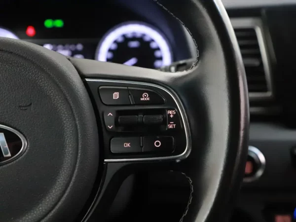 Photo 12 of 30 of KNACC81CGK5296178 Kia Niro 1.6 GDi Hybrid DynamicLine (5-drs