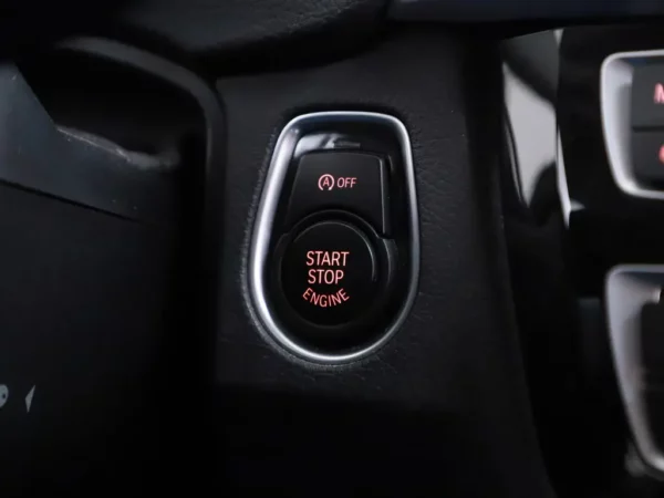 Photo 12 of 31 of WBA8A71040K742832 BMW 3-serie 330i Centennial High Executive Sport LED