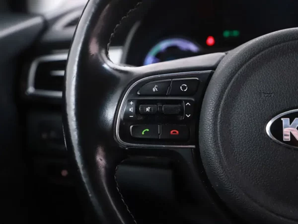 Photo 12 of 35 of KNACC81CGH5054995 Kia Niro 1.6 GDi Hybrid ExecutiveLine