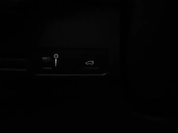 Photo 12 of 38 of YV1XZEDVEM2461653 Volvo XC40 Recharge P8 AWD R-Design