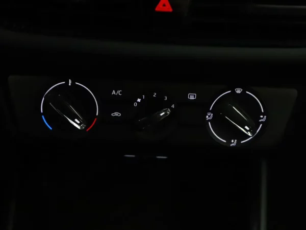 Photo 13 of 23 of TMBEP6PJXR4041955 Skoda Fabia 1.0 TSI Essence (5-drs Hatchb.)