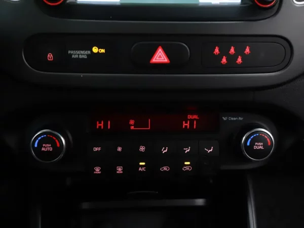 Photo 13 of 25 of KNAHT811AG7124222 Kia Carens 1.6 GDi DynamicLine Nav