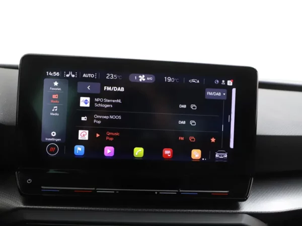 Photo 13 of 26 of VSSZZZKLZMR049700 SEAT Leon ST 1.5 eTSI DSG Style Launch Edition