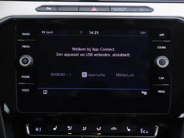 Photo 13 of 30 of WVWZZZ3CZJE189716 Volkswagen Passat Variant 1.4 TSI GTE (5-drs