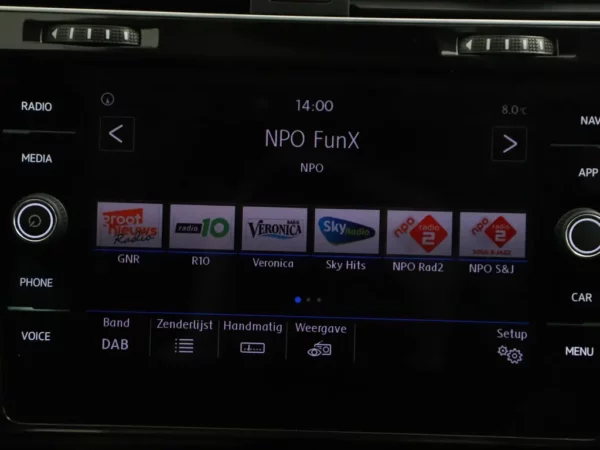 Photo 13 of 30 of WVWZZZAUZJP555503 Volkswagen Golf Variant 1.0 TSI Highline R-Line