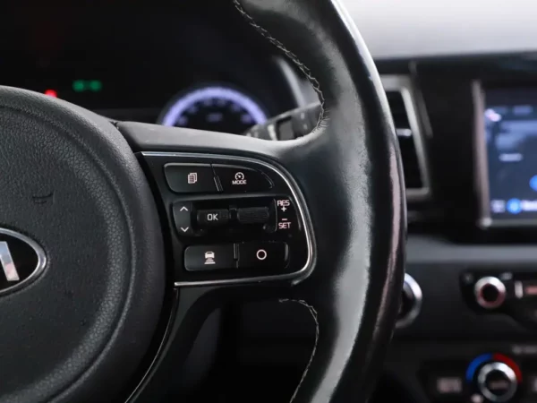 Photo 13 of 35 of KNACC81CGH5054995 Kia Niro 1.6 GDi Hybrid ExecutiveLine