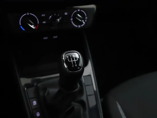 Photo 14 of 23 of TMBEP6PJXR4041955 Skoda Fabia 1.0 TSI Essence (5-drs Hatchb.)