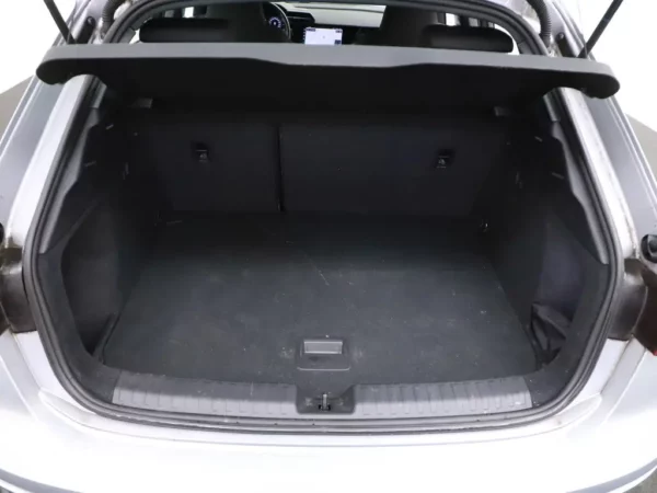 Photo 14 of 24 of WAUZZZGY5MA031836 Audi A3 Sportback 35 TFSI S-Tronic Business Edition