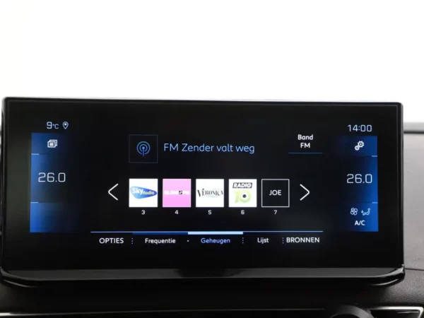 Photo 14 of 28 of VF3MRHNSMMS150928 Peugeot 5008 1.2 PureTech Premium 7-SEATS