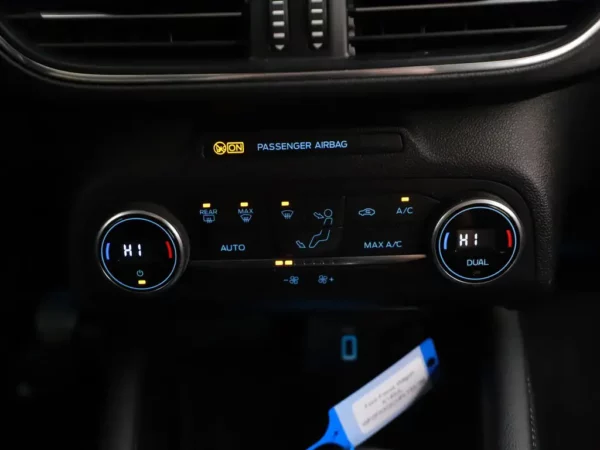 Photo 14 of 28 of WF0PXXGCHPLY55796 Ford FOCUS Wagon 1.0 EcoBoost Hybrid Titanium X