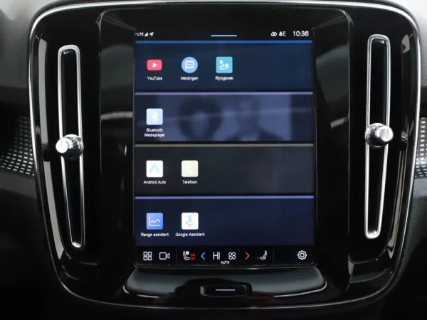 Photo 14 of 30 of YV1XZEDVEM2481671 Volvo XC40 Recharge P8 AWD R-Design LED