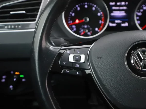 Photo 14 of 31 of WVGZZZ5NZJW355944 Volkswagen Tiguan 1.4 TSI DSG Comfortline Business