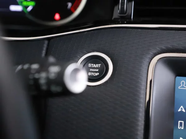 Photo 14 of 33 of SALZA2BT4PH193071 Land Rover Range Rover Evoque 1.5 P300e AWD R-Dynamic S