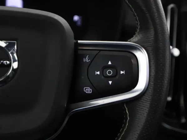 Photo 14 of 38 of YV1XZEDVEM2461653 Volvo XC40 Recharge P8 AWD R-Design