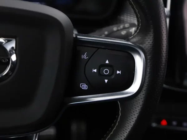 Photo 14 of 40 of YV1XZEDVEM2494214 Volvo XC40 Recharge P8 AWD R-Design