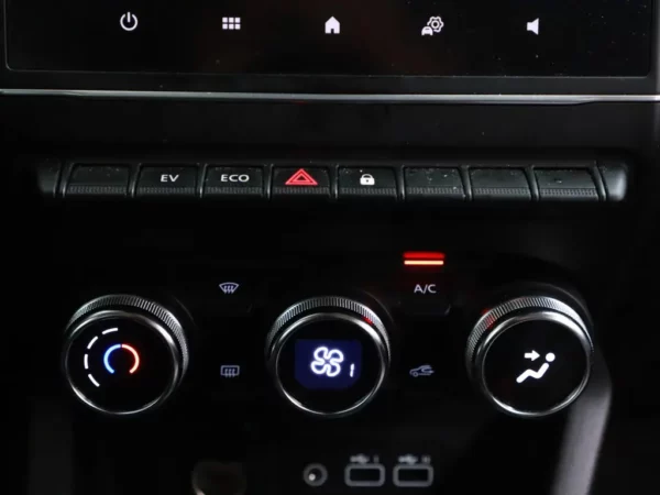 Photo 15 of 25 of VF1RJA00474065221 Renault Clio 1.6 E-Tech Full Hybrid 145