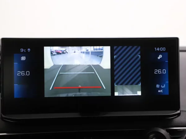 Photo 15 of 28 of VF3MRHNSMMS150928 Peugeot 5008 1.2 PureTech Premium 7-SEATS