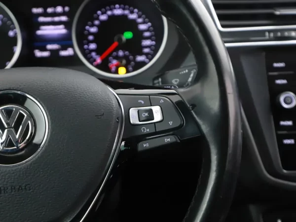 Photo 15 of 31 of WVGZZZ5NZJW355944 Volkswagen Tiguan 1.4 TSI DSG Comfortline Business