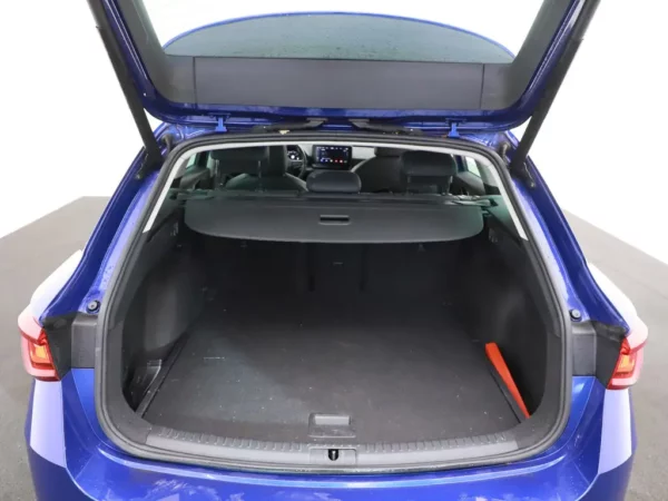 Photo 16 of 26 of VSSZZZKLZMR049700 SEAT Leon ST 1.5 eTSI DSG Style Launch Edition