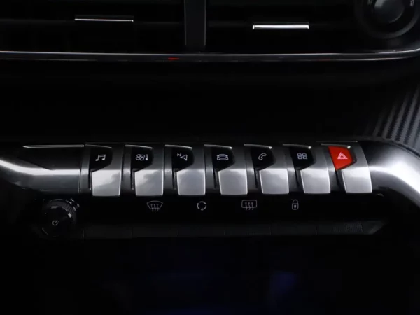 Photo 16 of 28 of VF3MRHNSMMS150928 Peugeot 5008 1.2 PureTech Premium 7-SEATS