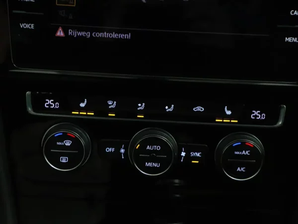 Photo 16 of 30 of WVWZZZAUZJP555503 Volkswagen Golf Variant 1.0 TSI Highline R-Line