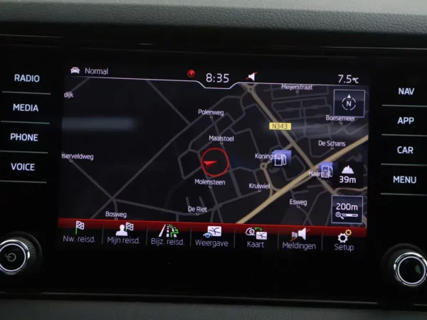 Photo 16 of 37 of TMBJR7NU0L5044196 Skoda Karoq 1.5 TSI AUT .Sportline Business LED