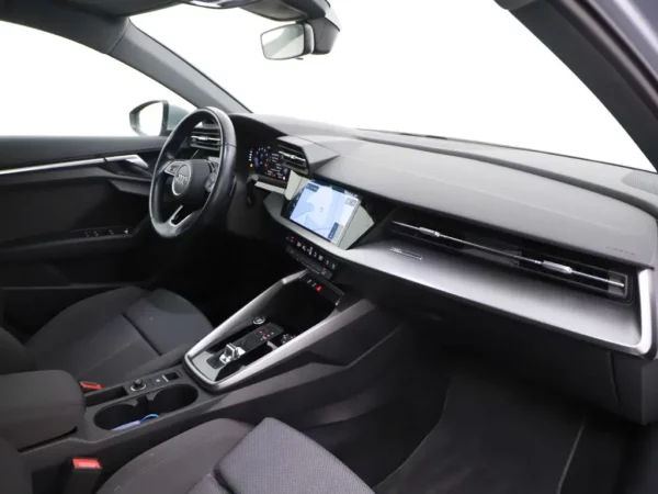 Photo 17 of 24 of WAUZZZGY5MA031836 Audi A3 Sportback 35 TFSI S-Tronic Business Edition