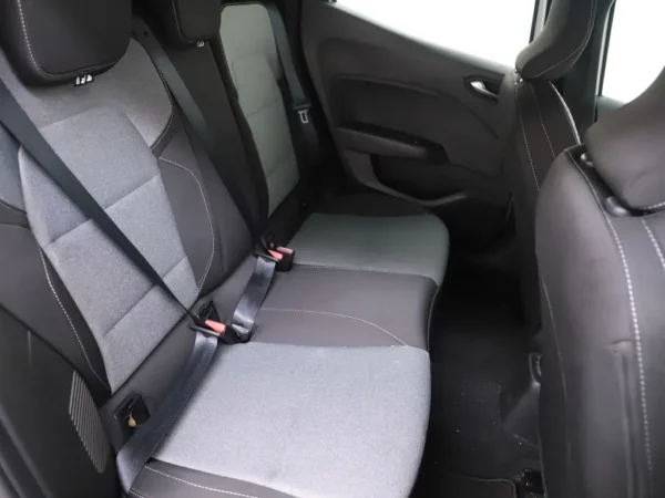 Photo 17 of 25 of VF1RJA00474065221 Renault Clio 1.6 E-Tech Full Hybrid 145