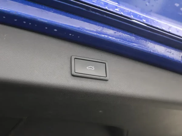 Photo 17 of 26 of VSSZZZKLZMR049700 SEAT Leon ST 1.5 eTSI DSG Style Launch Edition