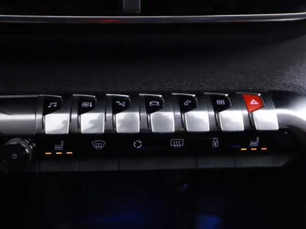 Photo 17 of 28 of VF3MRHNSJKL032587 Peugeot 5008 1.2 PureTech Allure Navi