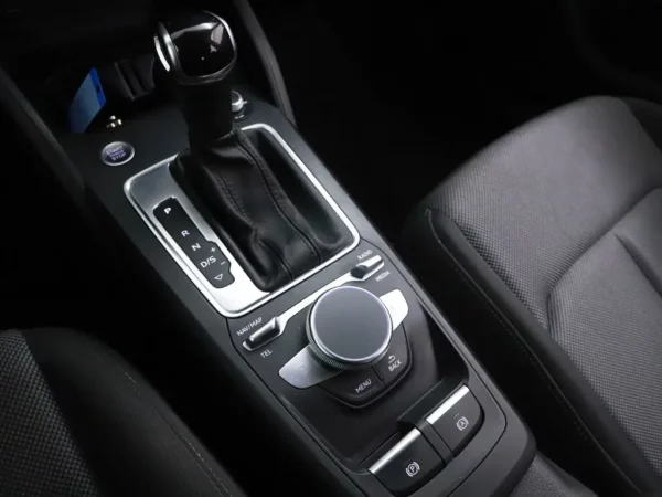 Photo 17 of 28 of WAUZZZGA5MA007796 Audi Q2 35 TFSI Aut. Business Edition LED