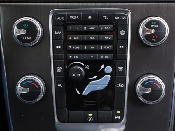 Photo 17 of 29 of YV1FW45C1F1253243 Volvo V60 1.6 T3 Momentum Nav