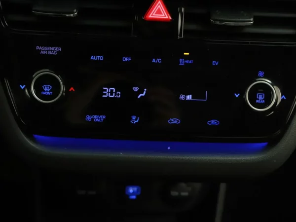 Photo 17 of 30 of KMHC851JFLU065099 Hyundai IONIQ Comfort EV 38 kWh