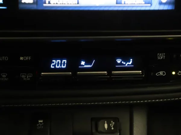 Photo 17 of 30 of SB1ZS3JEX0E174839 Toyota Auris Touring Sports 1.8 Hybrid Lease