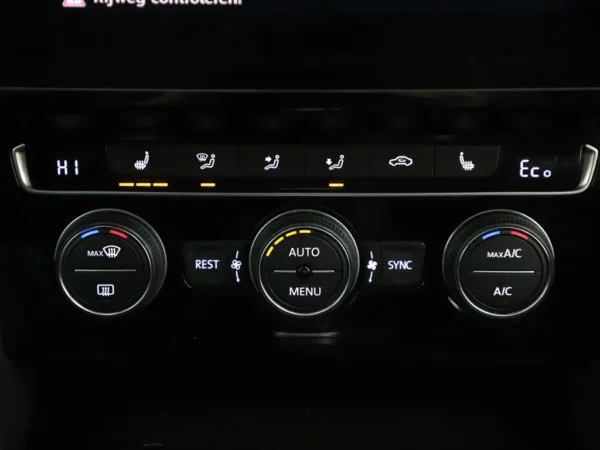 Photo 17 of 30 of WVWZZZ3CZJE189716 Volkswagen Passat Variant 1.4 TSI GTE (5-drs