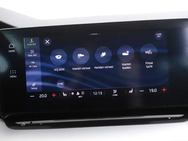 Photo 17 of 32 of TMBJR7NX0LY013295 Skoda Octavia Combi 1.5 TSI First Edition Winterpakket