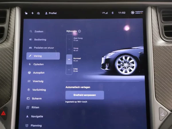 Photo 17 of 33 of 5YJSA7E26JF270000 Tesla Model S 100D (5-drs Hatchb.) Cruise