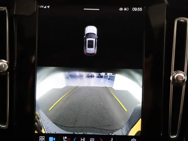 Photo 17 of 38 of YV1XZEDVEM2461653 Volvo XC40 Recharge P8 AWD R-Design