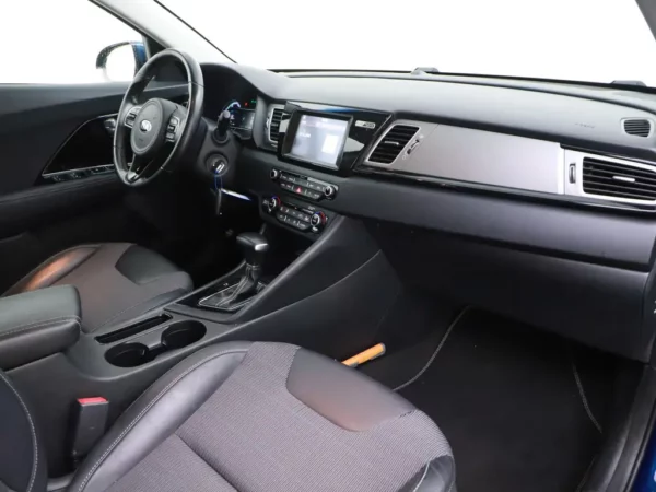 Photo 18 of 24 of KNACC81CGJ5113784 Kia Niro 1.6 GDi Hybrid ExecutiveLine (5-drs