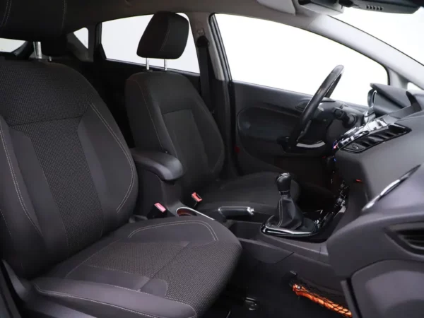 Photo 18 of 24 of WF0DXXGAKDFT49806 Ford Fiesta 1.0 EcoBoost Titanium