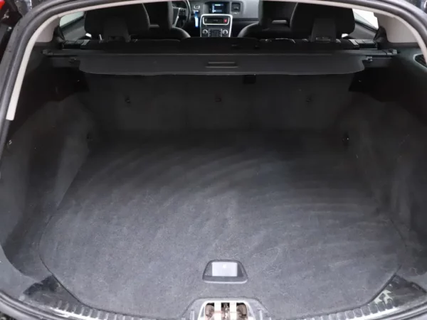 Photo 18 of 29 of YV1FW45C1F1253243 Volvo V60 1.6 T3 Momentum Nav