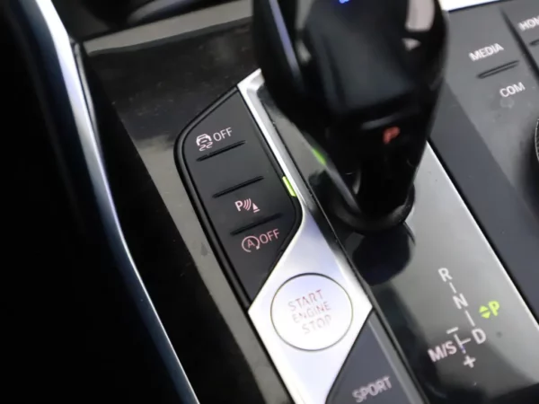 BMW 3-serie 320i High Executive (4-drs Sedan)