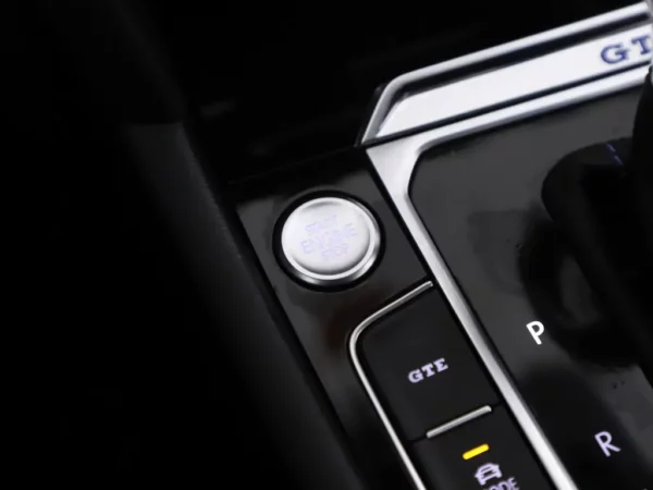 Photo 18 of 30 of WVWZZZ3CZJE189716 Volkswagen Passat Variant 1.4 TSI GTE (5-drs