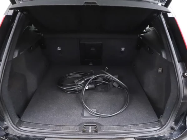 Photo 18 of 30 of YV1XZEDVEM2481671 Volvo XC40 Recharge P8 AWD R-Design LED